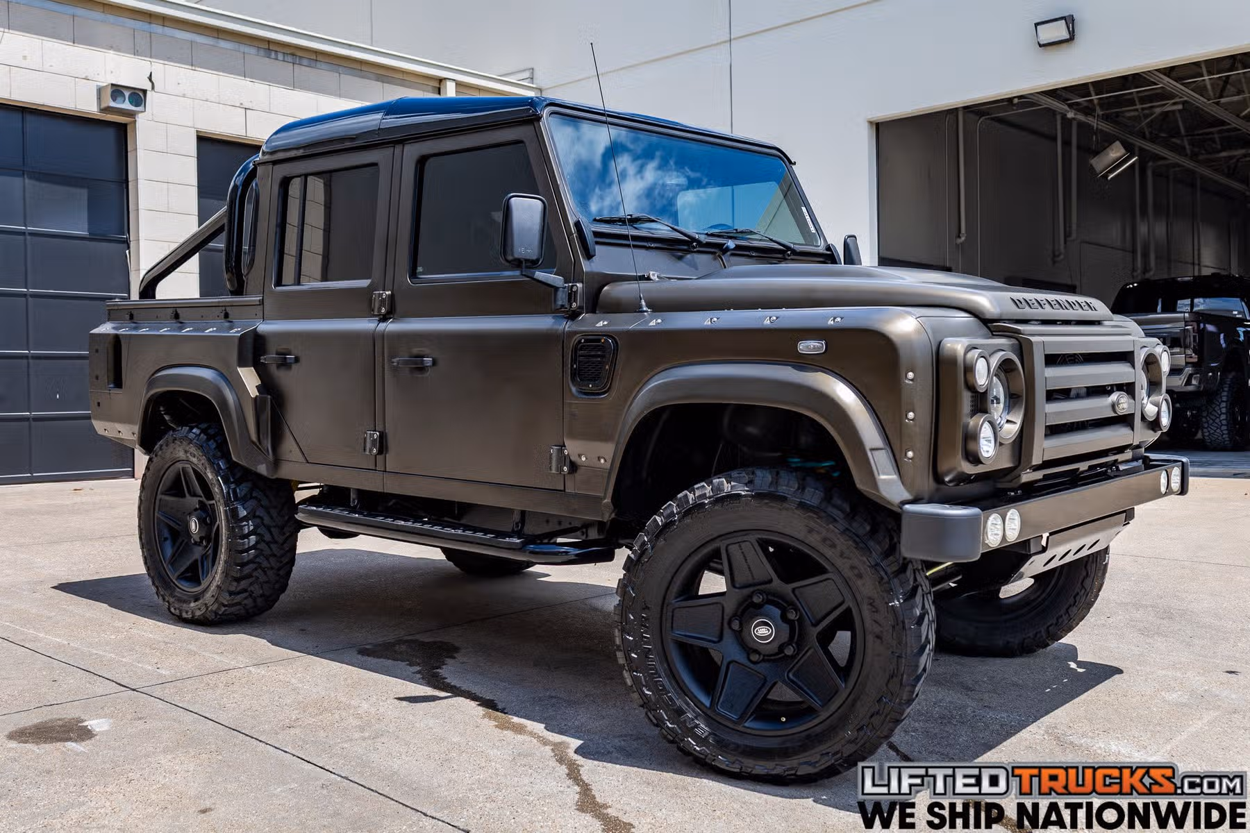 1998 Land Rover Defender Image 1