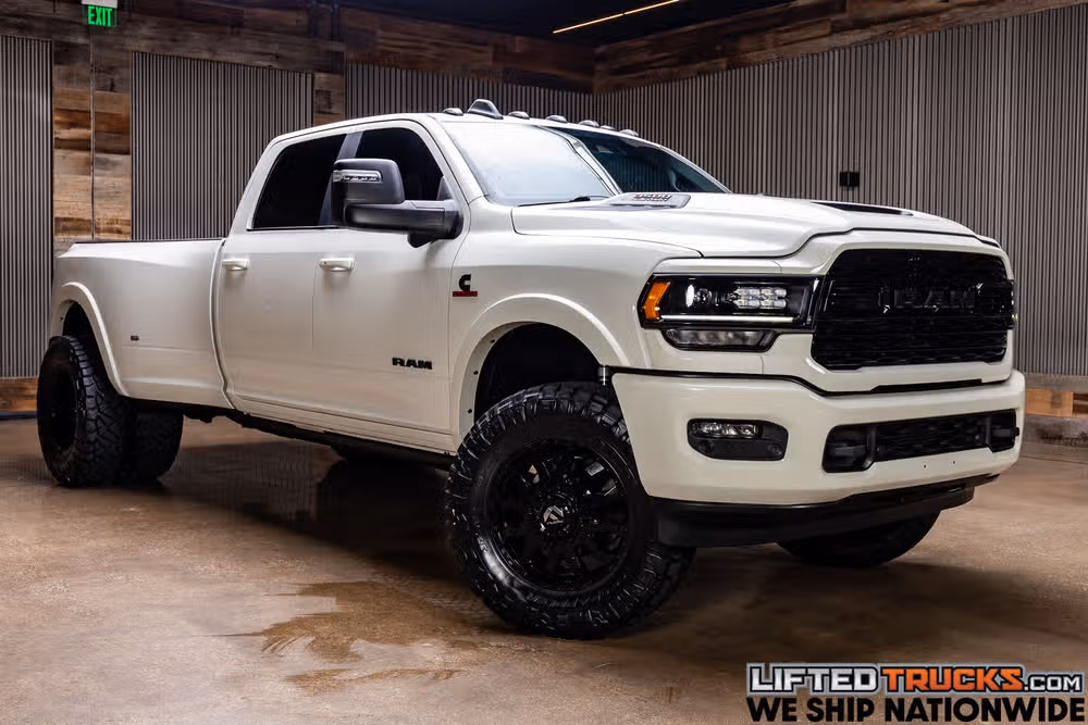2024 Ram 3500 Limited Crew Cab Image 1