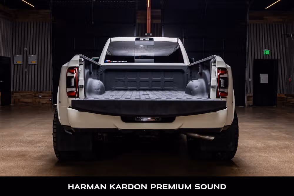2024 Ram 3500 Limited Crew Cab Image 9