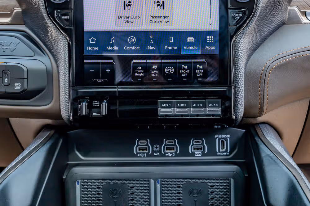 2025 Ram 3500 Limited Longhorn Crew Cab Image 28
