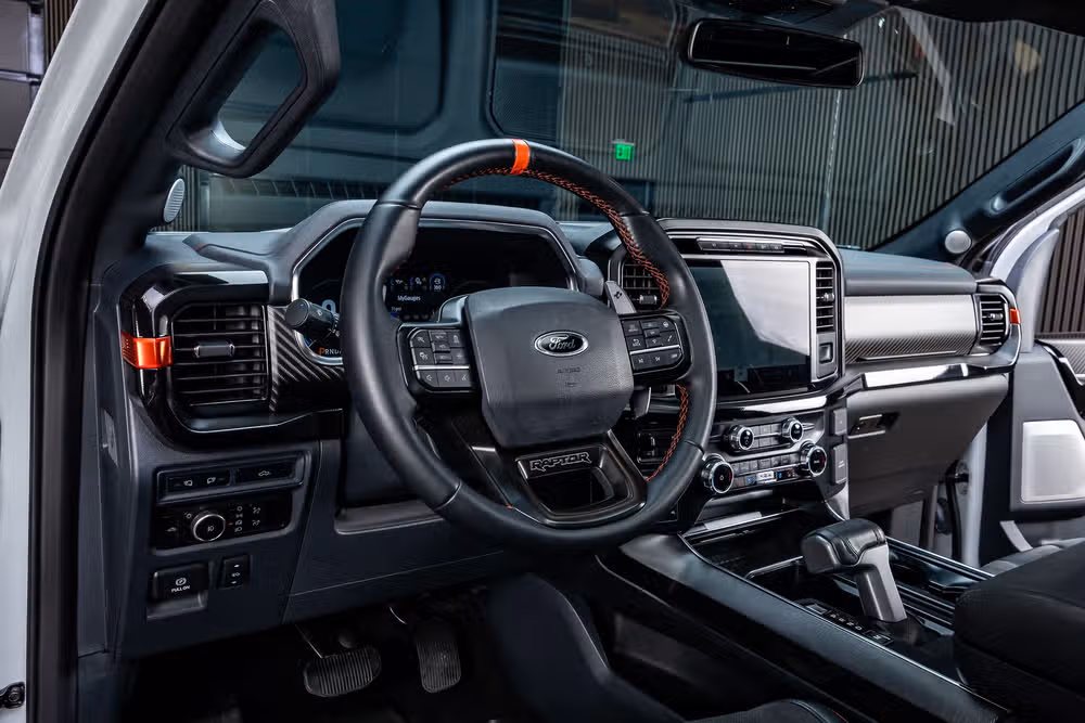 2023 Ford F-150 Raptor SuperCrew Image 17