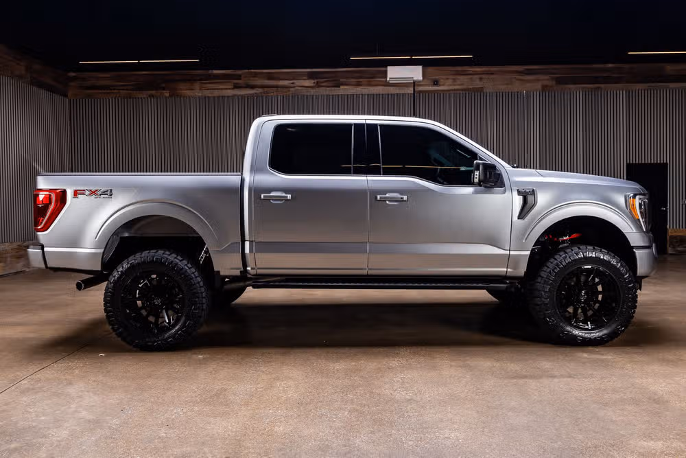 2023 Ford F-150 XLT SuperCrew Image 11