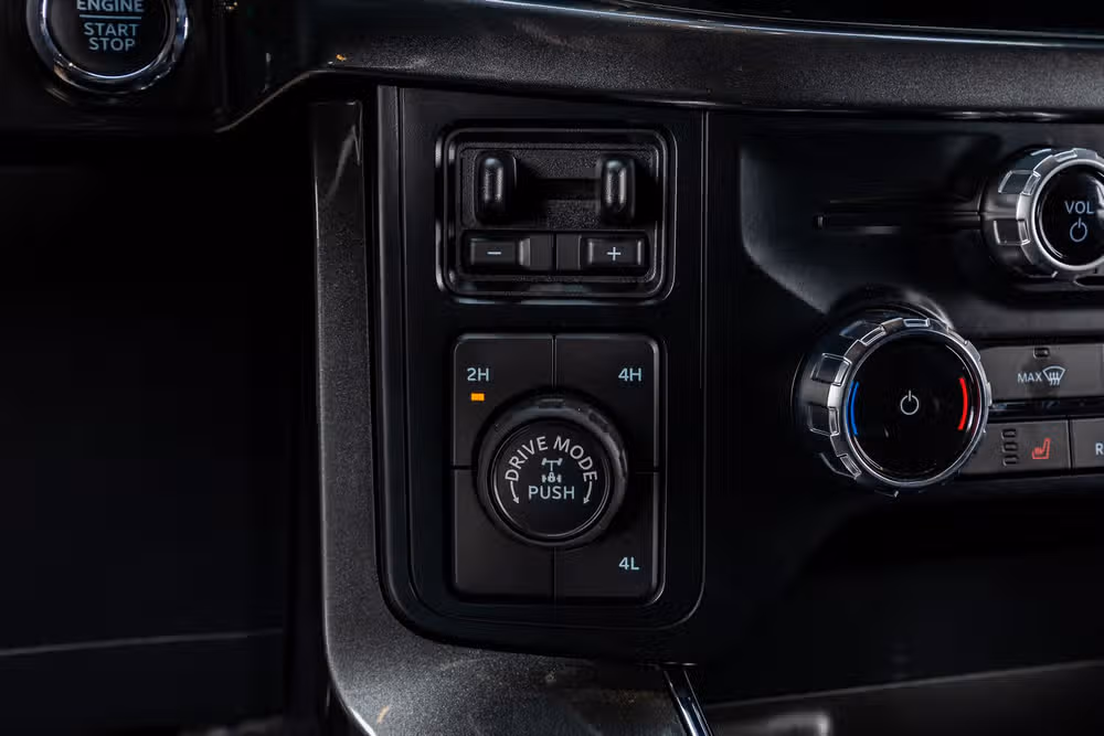 2023 Ford F-150 XLT SuperCrew Image 24