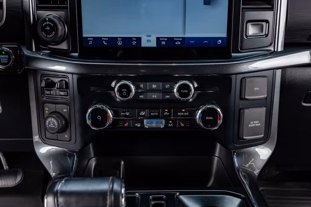 2023 Ford F-150 XLT SuperCrew Image 28