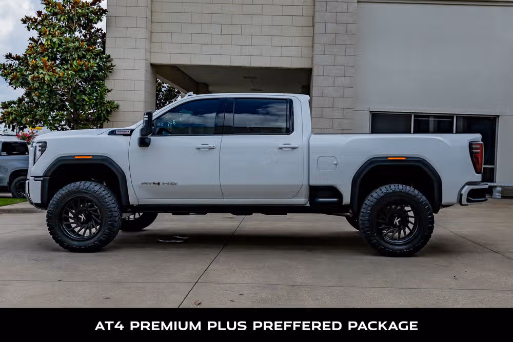 2025 GMC Sierra 2500HD AT4 Crew Cab Image 6