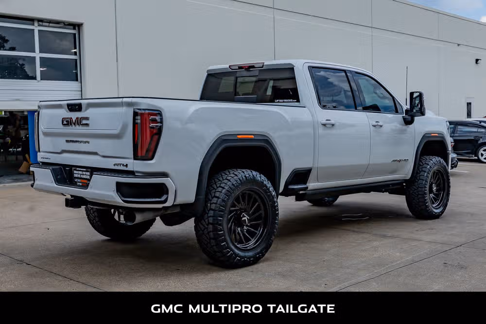 2025 GMC Sierra 2500HD AT4 Crew Cab Image 10
