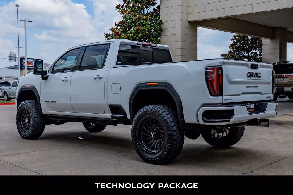 2025 GMC Sierra 2500HD AT4 Crew Cab Image 7