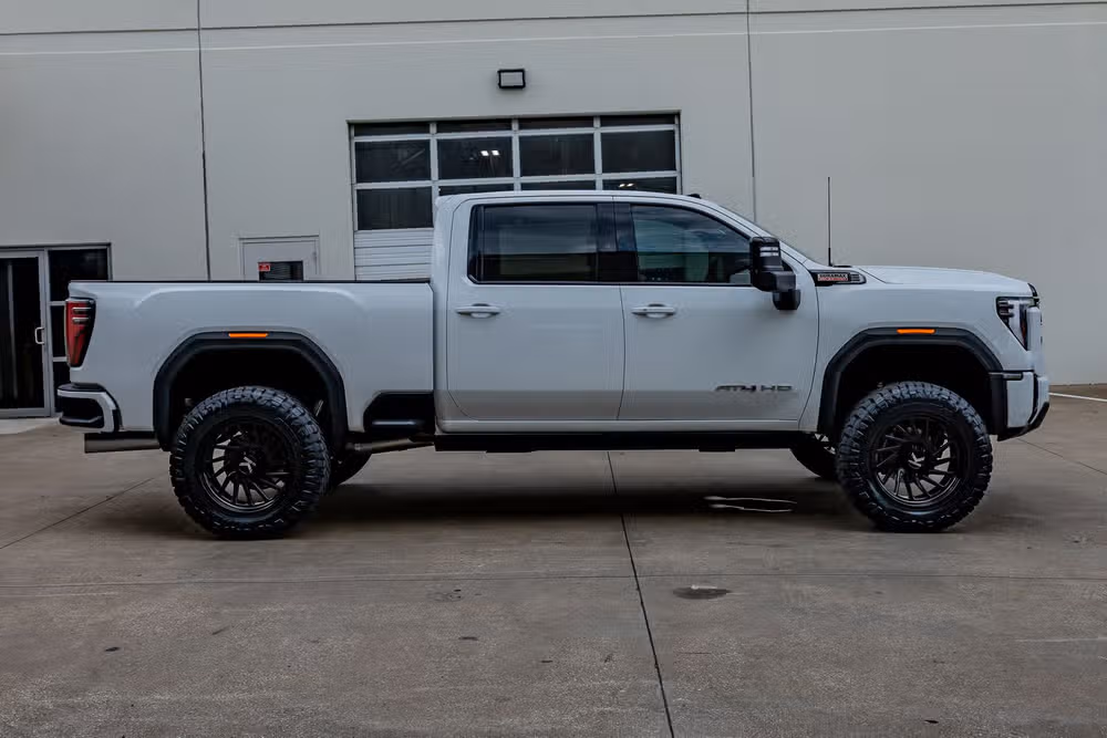 2025 GMC Sierra 2500HD AT4 Crew Cab Image 11