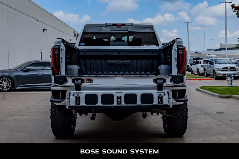 2025 GMC Sierra 2500HD AT4 Crew Cab Image 9