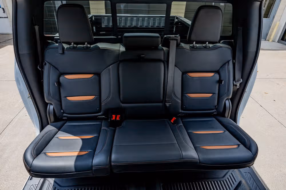 2025 GMC Sierra 2500HD AT4 Crew Cab Image 36
