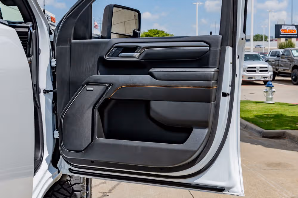 2025 GMC Sierra 2500HD AT4 Crew Cab Image 38