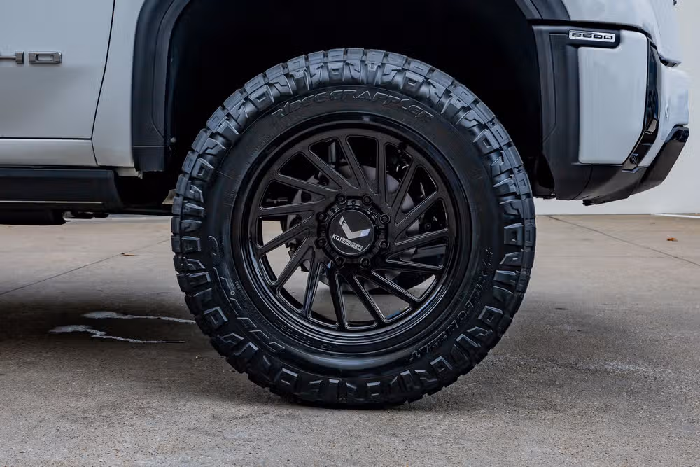 2025 GMC Sierra 2500HD AT4 Crew Cab Image 12