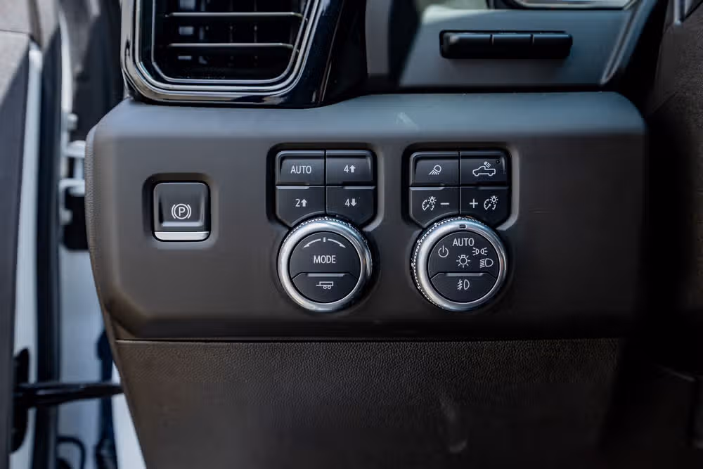 2025 GMC Sierra 2500HD AT4 Crew Cab Image 22