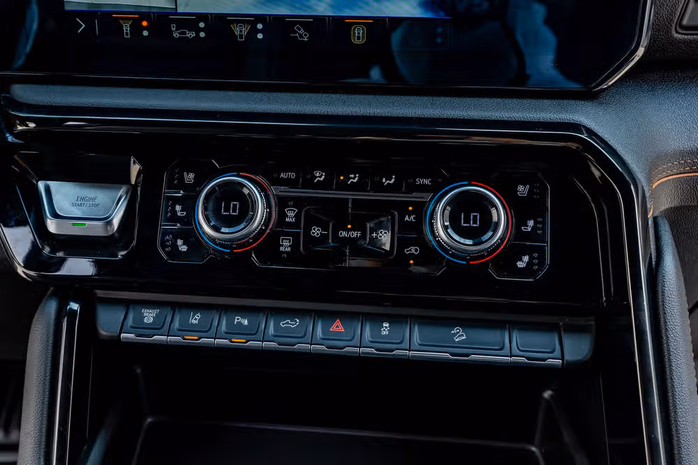 2025 GMC Sierra 2500HD AT4 Crew Cab Image 27
