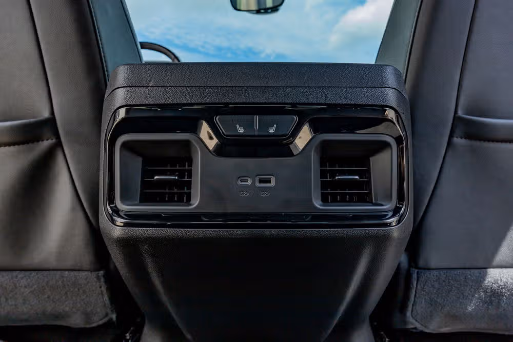 2025 GMC Sierra 2500HD AT4 Crew Cab Image 34