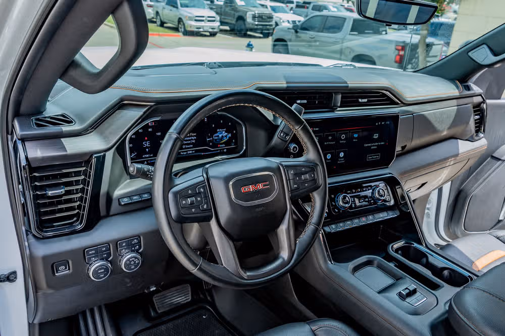 2025 GMC Sierra 2500HD AT4 Crew Cab Image 17