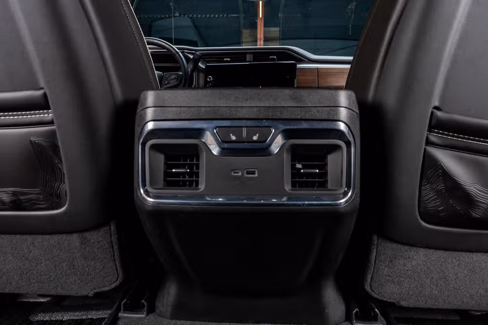 2026 GMC Sierra 2500HD Denali Ultimate Crew Cab Image 32