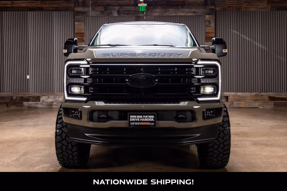 2026 Ford F-250 Super Duty Platinum Plus Crew Cab Image 4