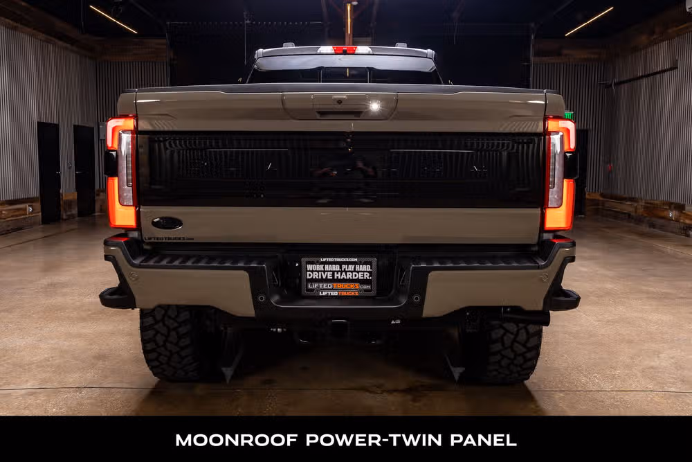 2026 Ford F-250 Super Duty Platinum Plus Crew Cab Image 8
