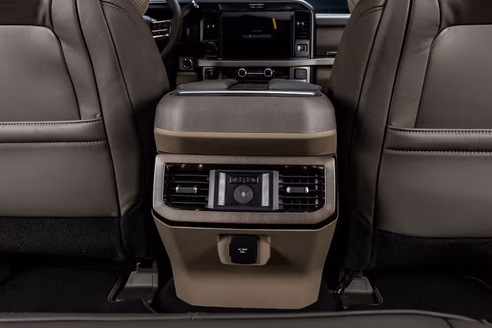 2026 Ford F-250 Super Duty Platinum Plus Crew Cab Image 35