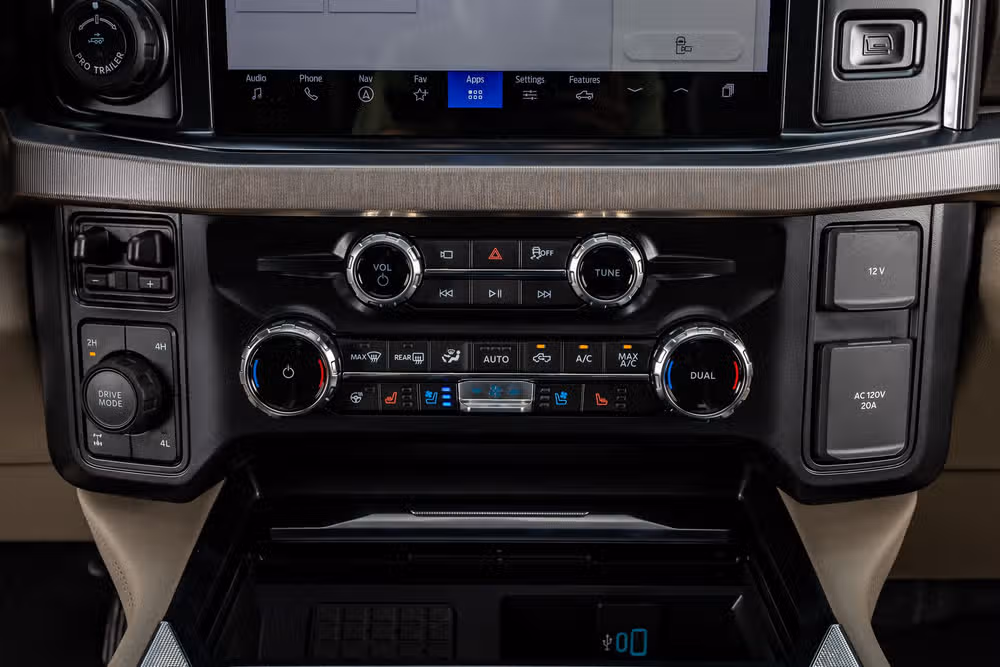 2026 Ford F-250 Super Duty Platinum Plus Crew Cab Image 28