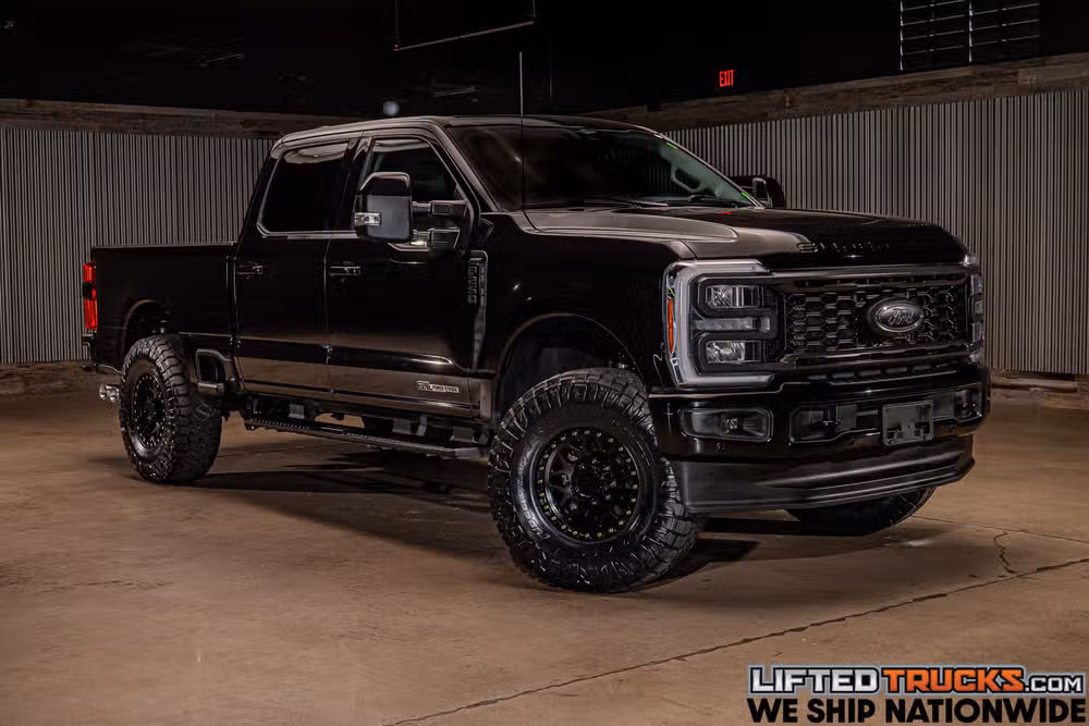 2023 Ford F-250 Super Duty Lariat Crew Cab Image 1