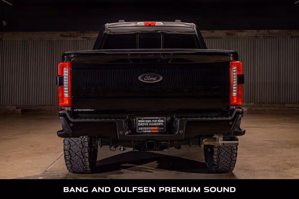 2023 Ford F-250 Super Duty Lariat Crew Cab Image 8