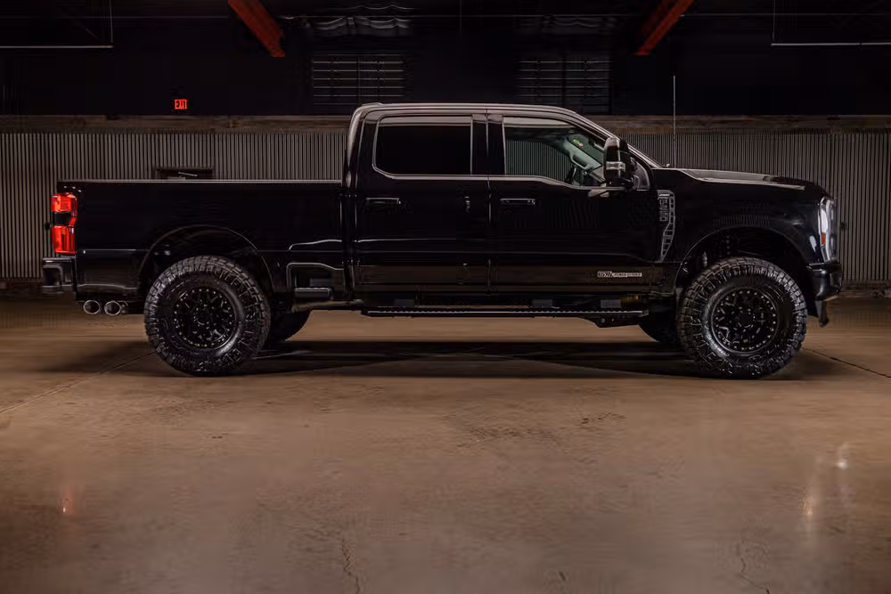2023 Ford F-250 Super Duty Lariat Crew Cab Image 10