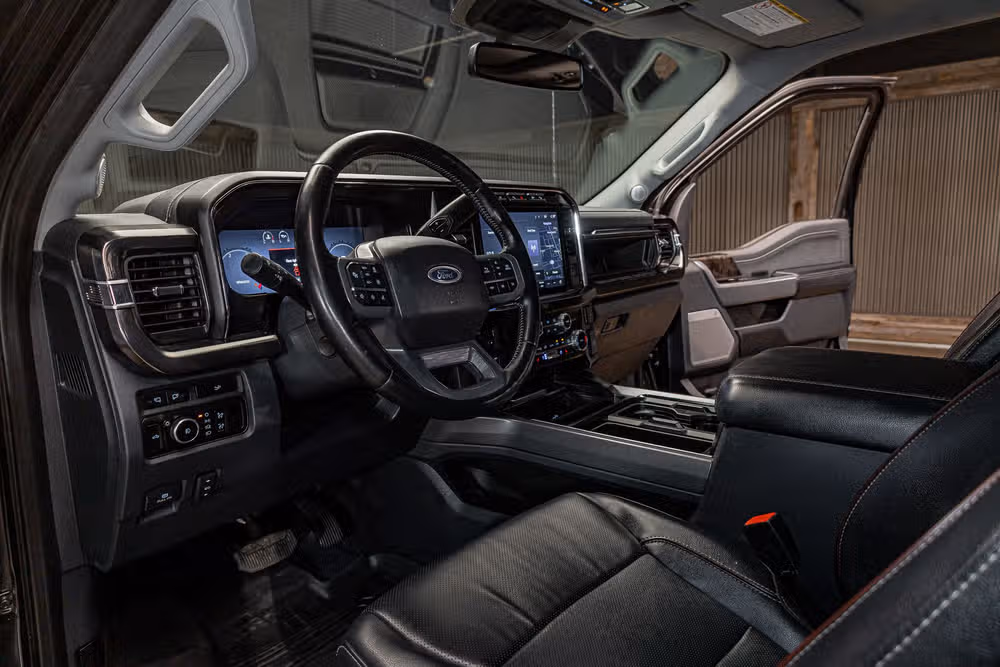 2023 Ford F-250 Super Duty Lariat Crew Cab Image 12