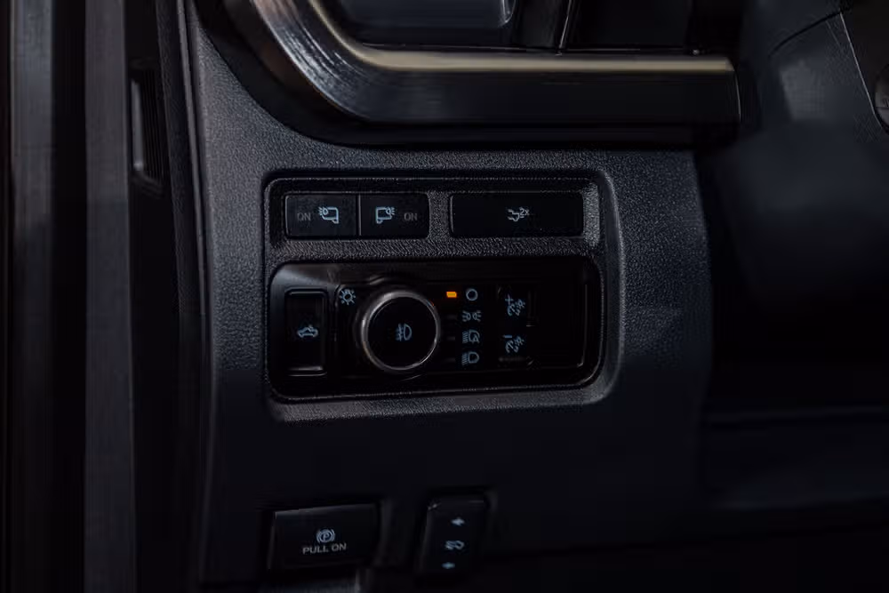 2023 Ford F-250 Super Duty Lariat Crew Cab Image 16