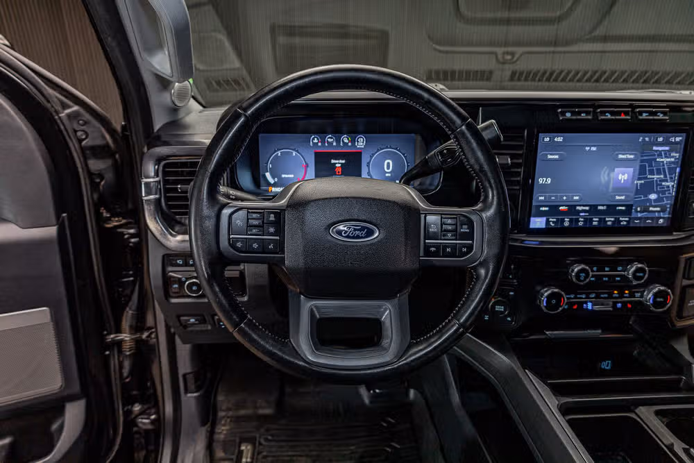 2023 Ford F-250 Super Duty Lariat Crew Cab Image 13