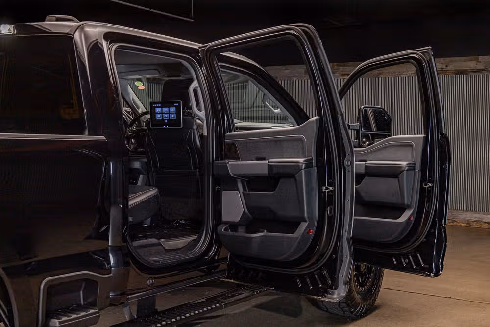 2023 Ford F-250 Super Duty Lariat Crew Cab Image 30