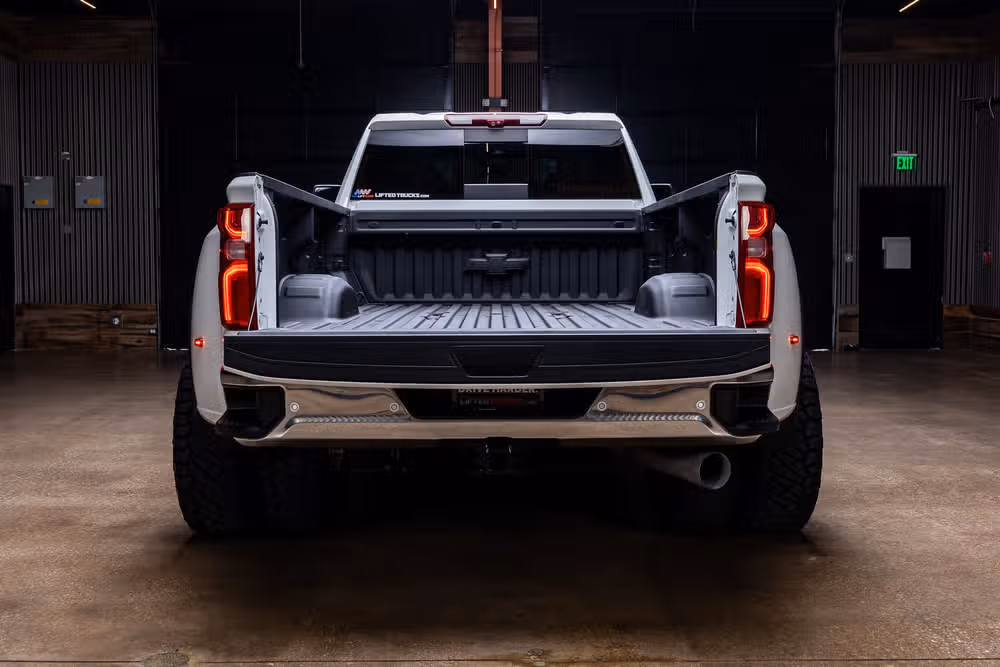 2025 Chevrolet Silverado 3500HD LTZ Crew Cab Image 9