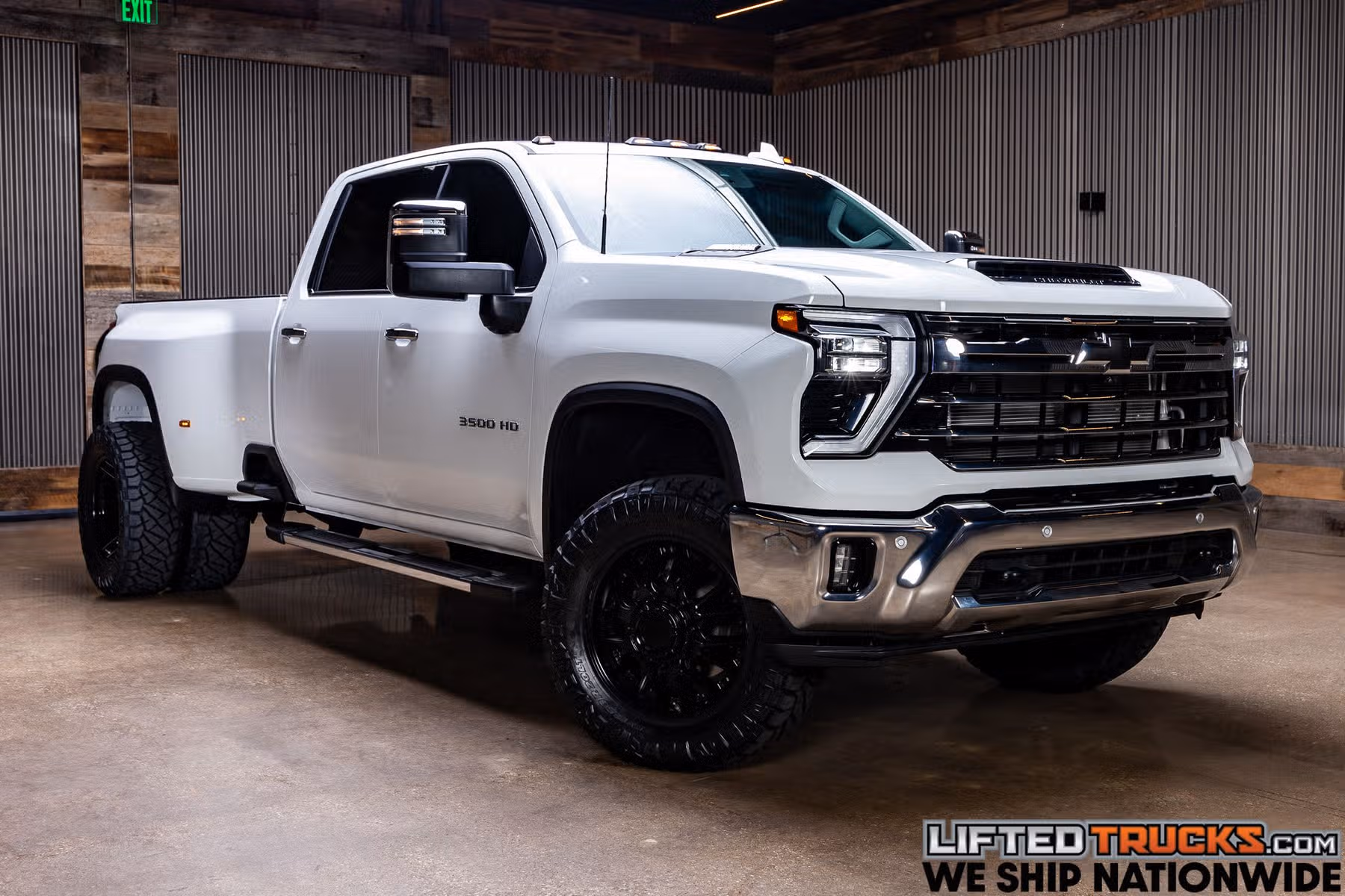 2025 Chevrolet Silverado 3500HD LTZ Crew Cab Image 1