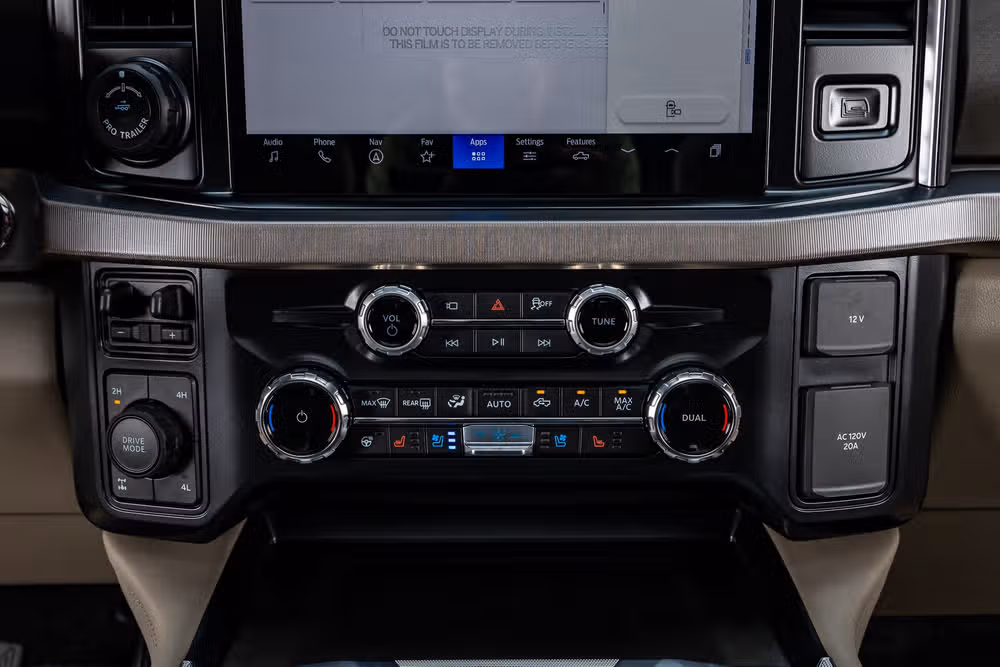2026 Ford F-250 Super Duty Platinum Plus Crew Cab Image 28