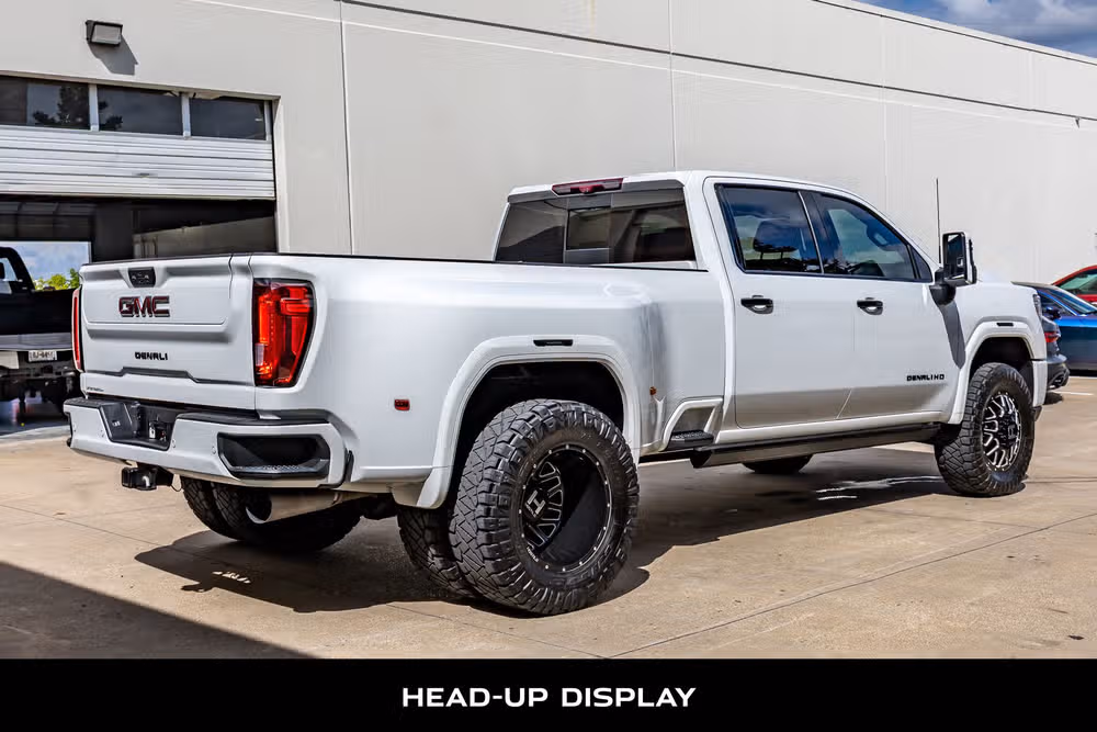 2022 GMC Sierra 3500HD Denali Crew Cab Image 9