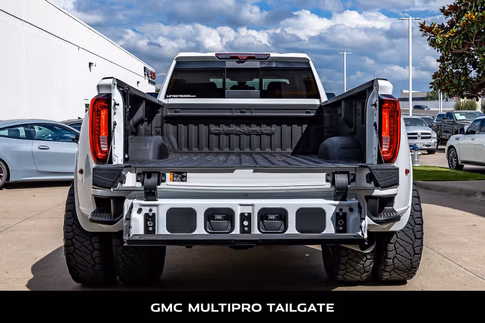 2022 GMC Sierra 3500HD Denali Crew Cab Image 8