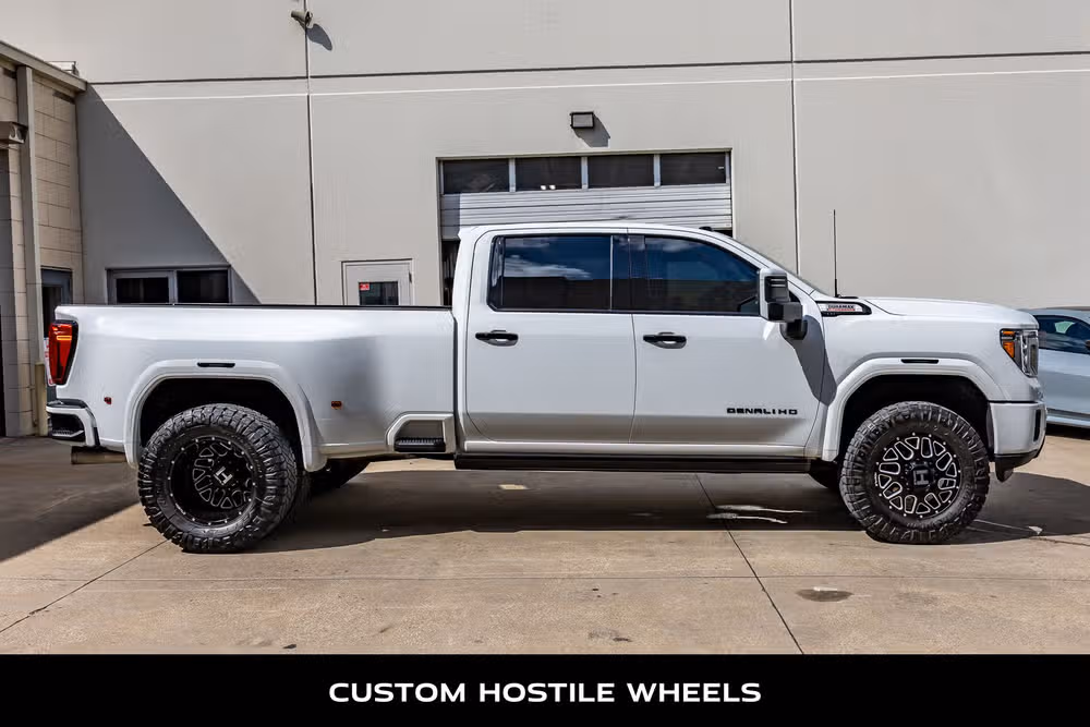 2022 GMC Sierra 3500HD Denali Crew Cab Image 10