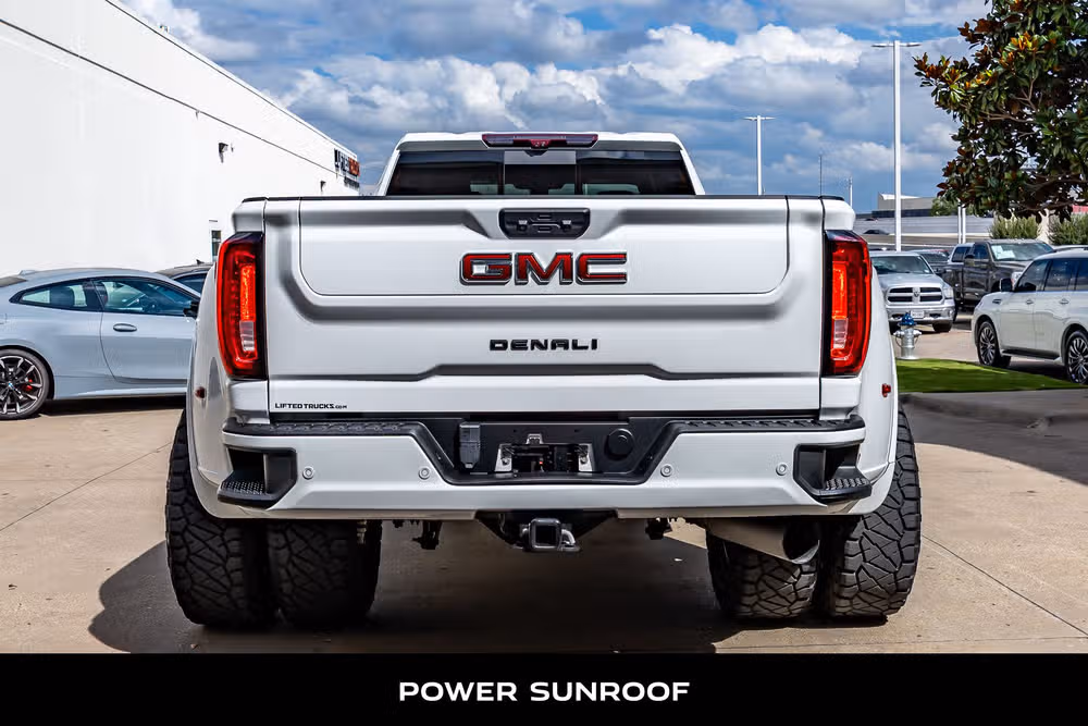 2022 GMC Sierra 3500HD Denali Crew Cab Image 7