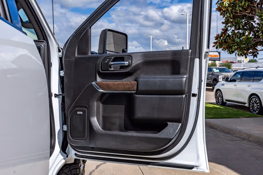 2022 GMC Sierra 3500HD Denali Crew Cab Image 37