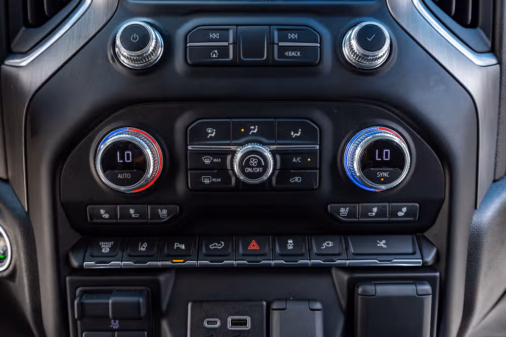 2022 GMC Sierra 3500HD Denali Crew Cab Image 26