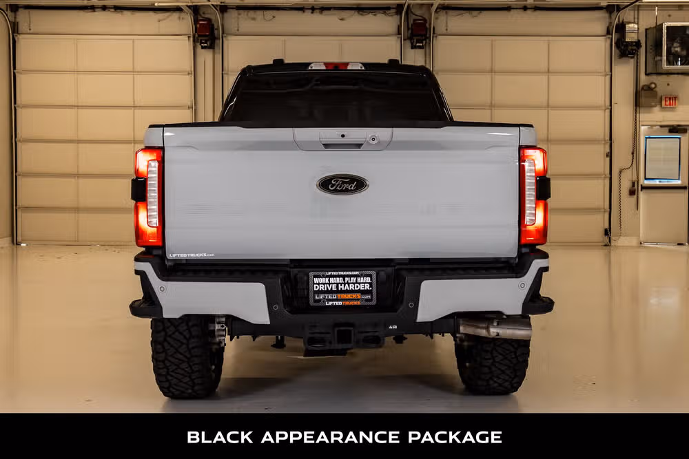 2025 Ford F-250 Super Duty Lariat Crew Cab Image 8