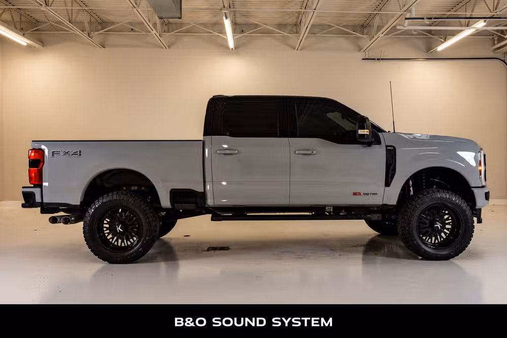 2025 Ford F-250 Super Duty Lariat Crew Cab Image 11
