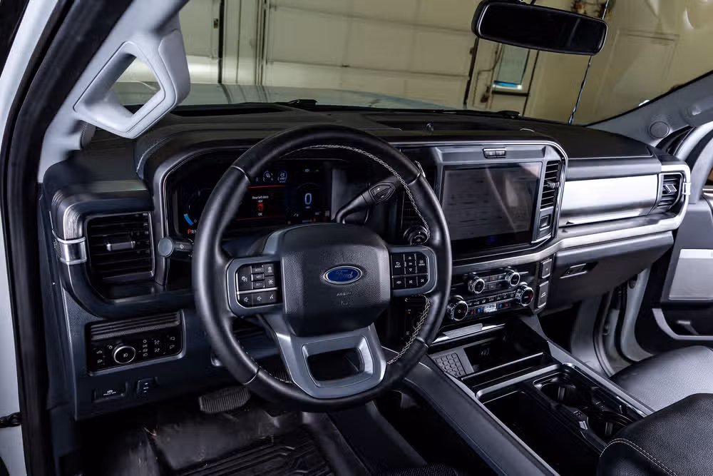 2025 Ford F-250 Super Duty Lariat Crew Cab Image 17