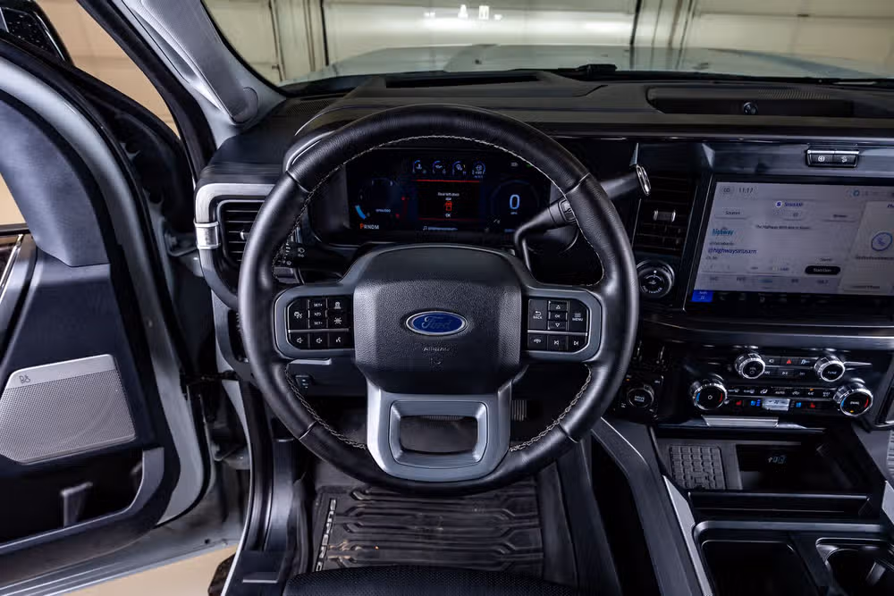 2025 Ford F-250 Super Duty Lariat Crew Cab Image 19