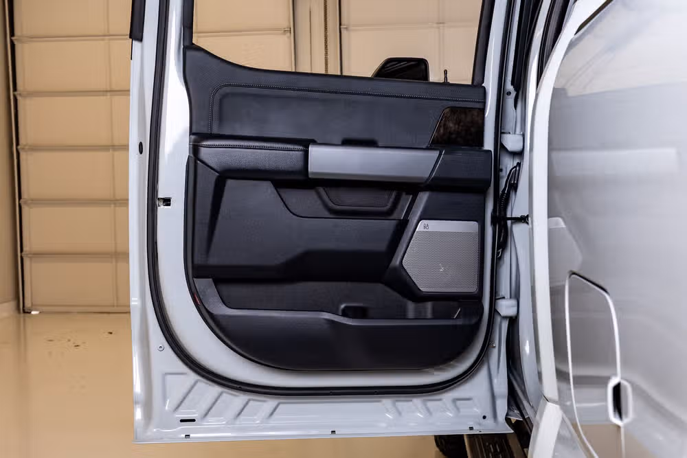 2025 Ford F-250 Super Duty Lariat Crew Cab Image 39