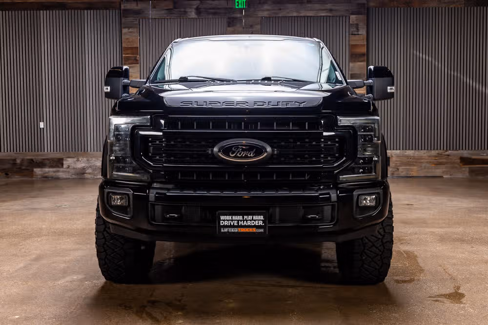 2022 Ford F-250 Super Duty Lariat Crew Cab Image 2