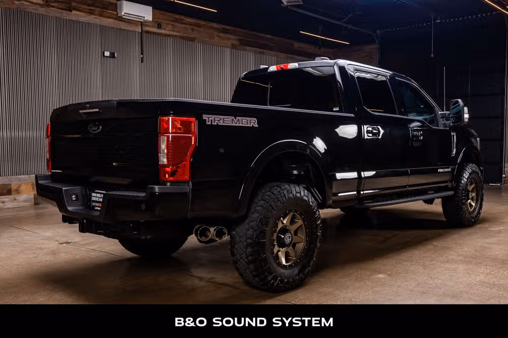 2022 Ford F-250 Super Duty Lariat Crew Cab Image 9
