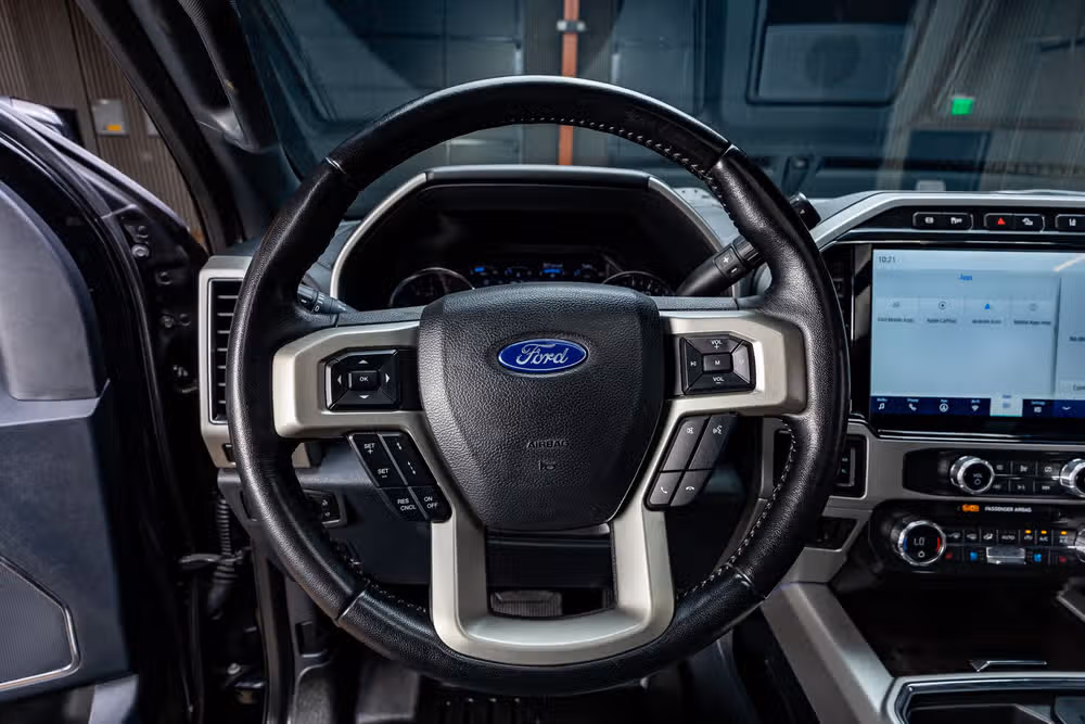 2022 Ford F-250 Super Duty Lariat Crew Cab Image 18