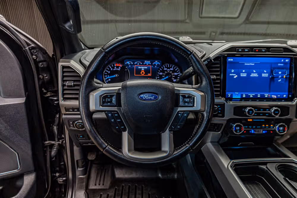 2022 Ford F-250 Super Duty Lariat Crew Cab Image 13